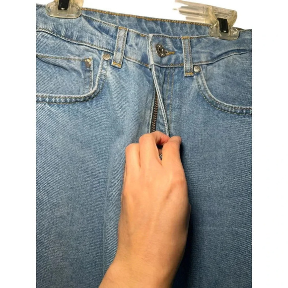 THE RAGGED PRIEST  Mom Jeans In Light - Picture 7 of 8